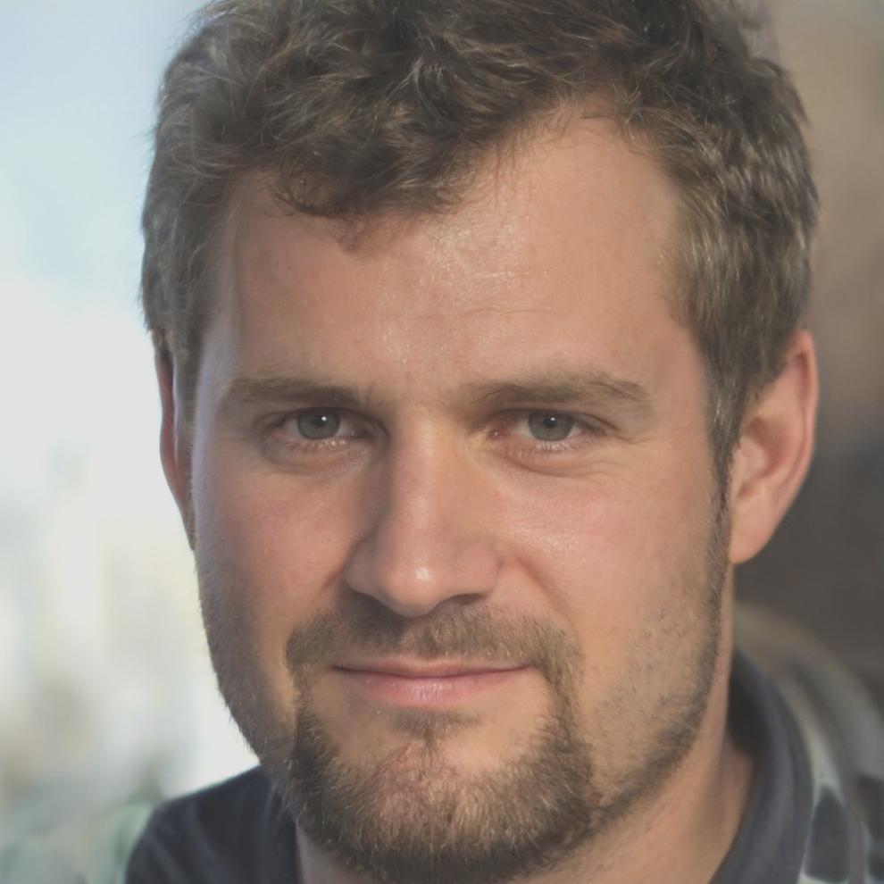 Portrait de Marc Durand, expert en analyse financière